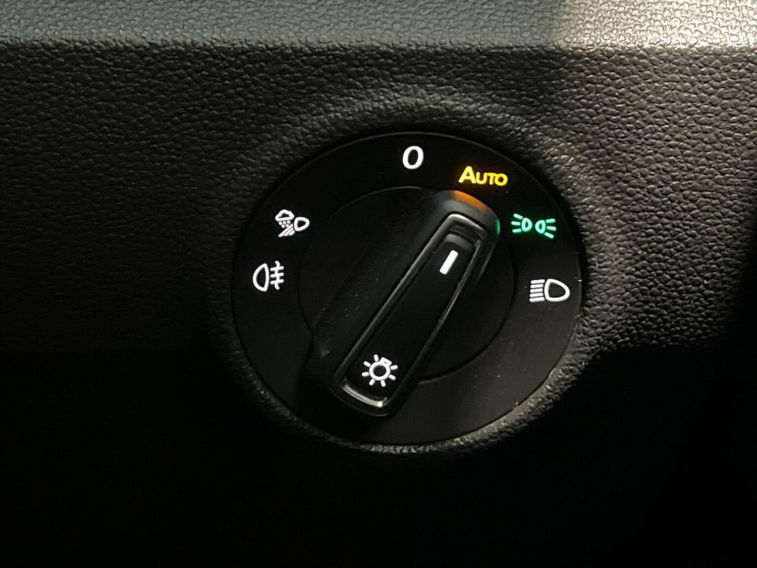 Used Volkswagen T-Roc 2023 for sale - 76706422: Photo 22