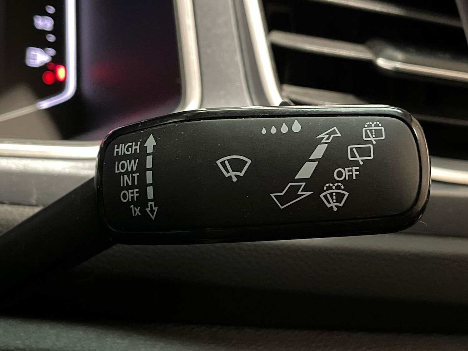 Used Volkswagen T-Roc 2023 for sale - 76706422: Photo 28