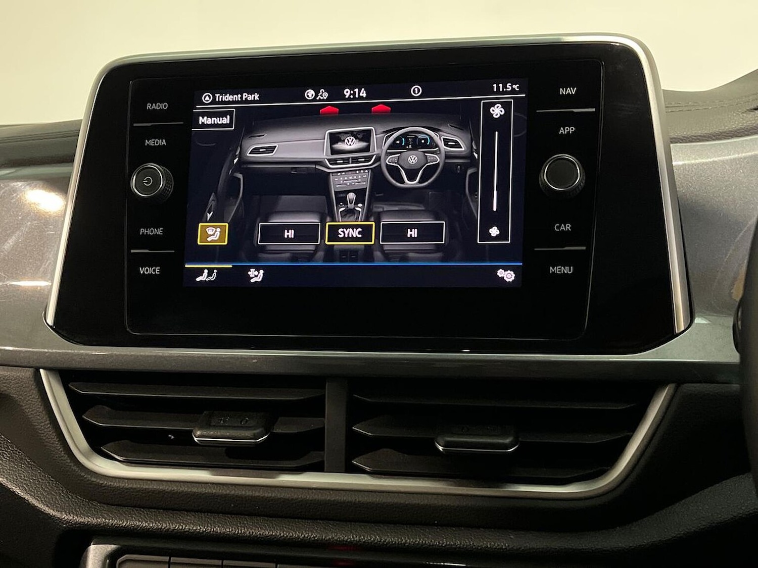 Used Volkswagen T-Roc 2023 for sale - 76706422: Photo 35