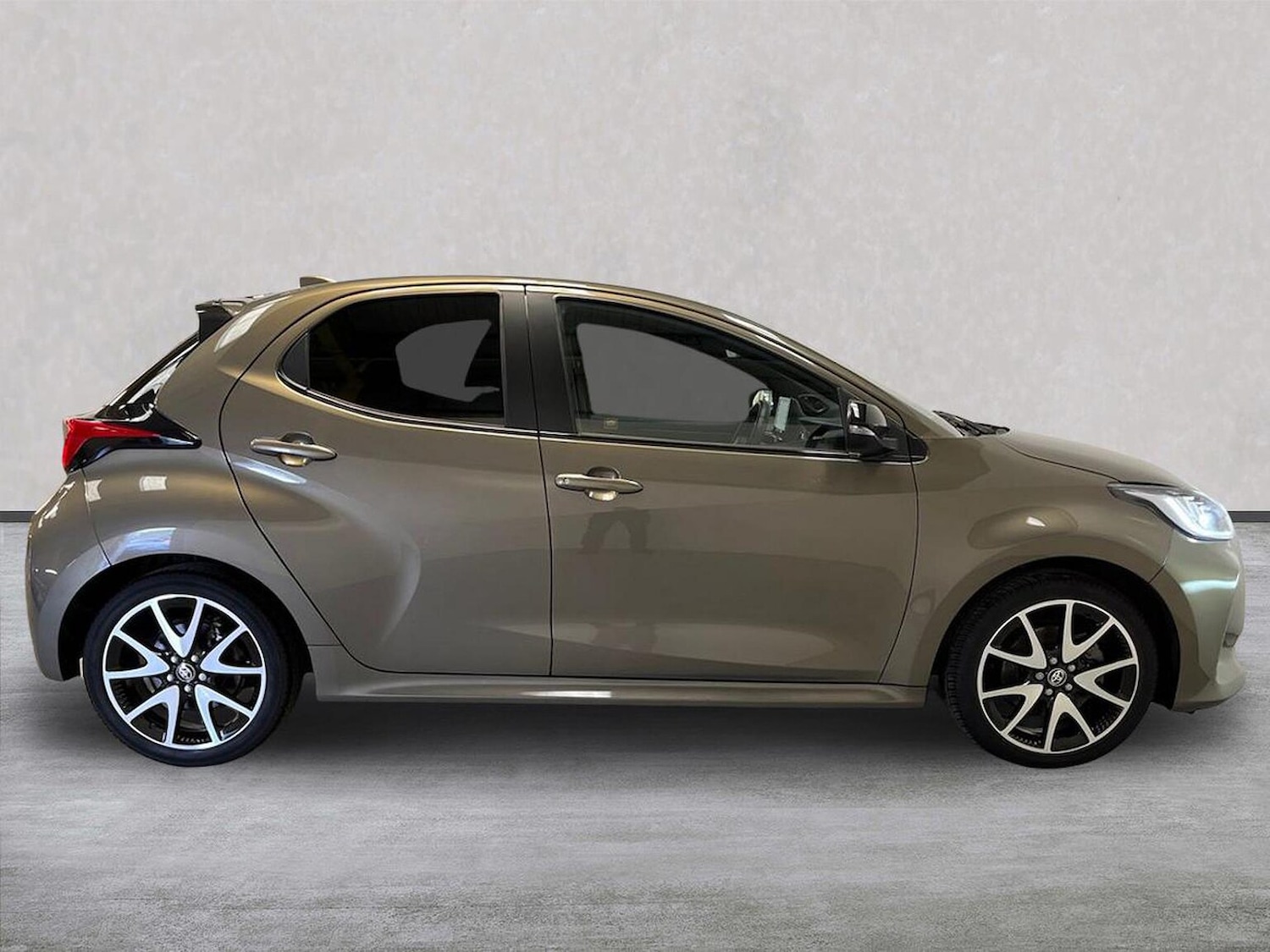 Used Toyota Yaris 2022 for sale - 76490564: Photo 3