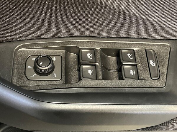 Used Volkswagen T-Roc 2025 for sale - 75490989: Photo 21
