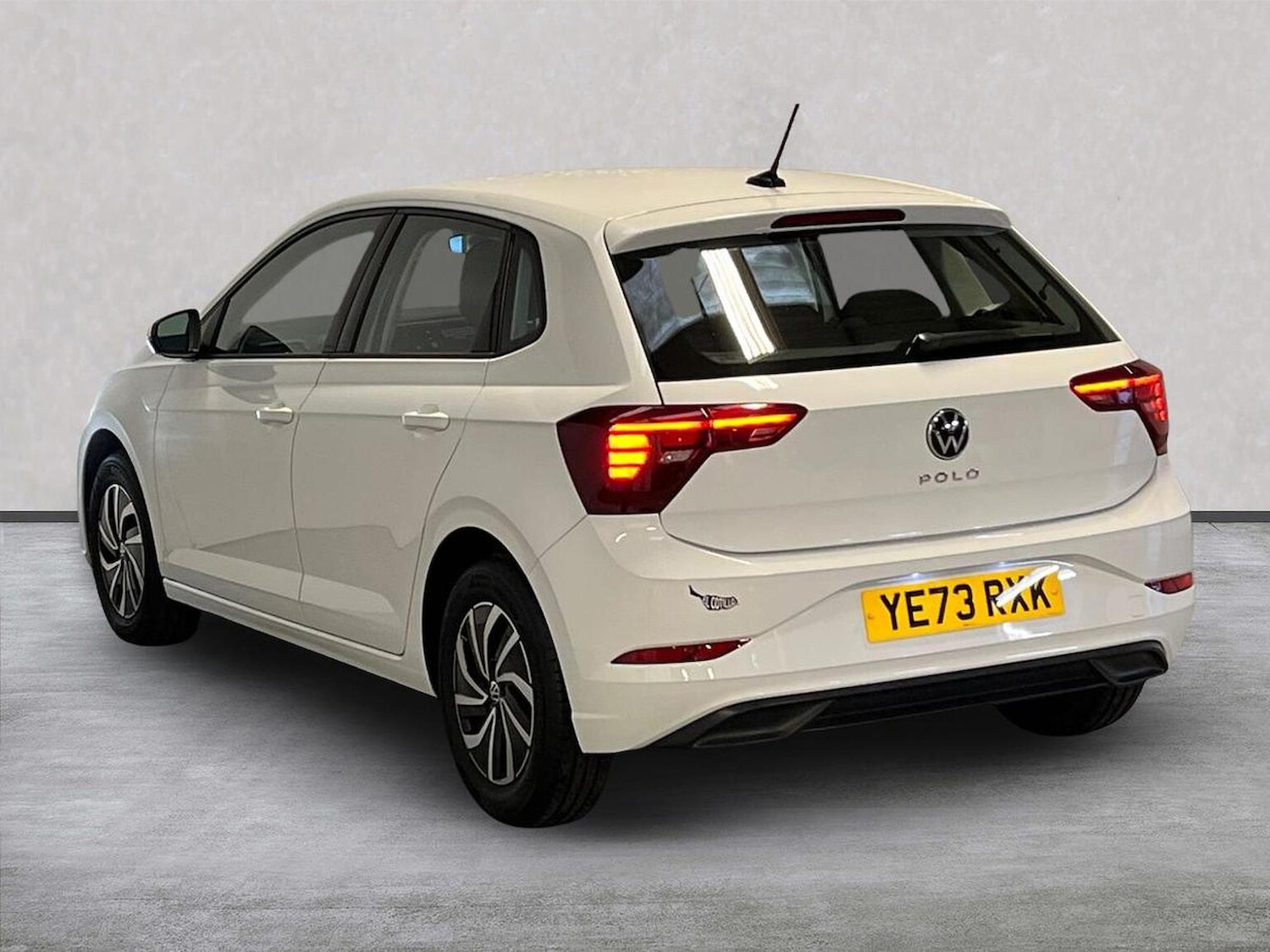 Used Volkswagen Polo 2023 for sale - 76605526: Photo 2