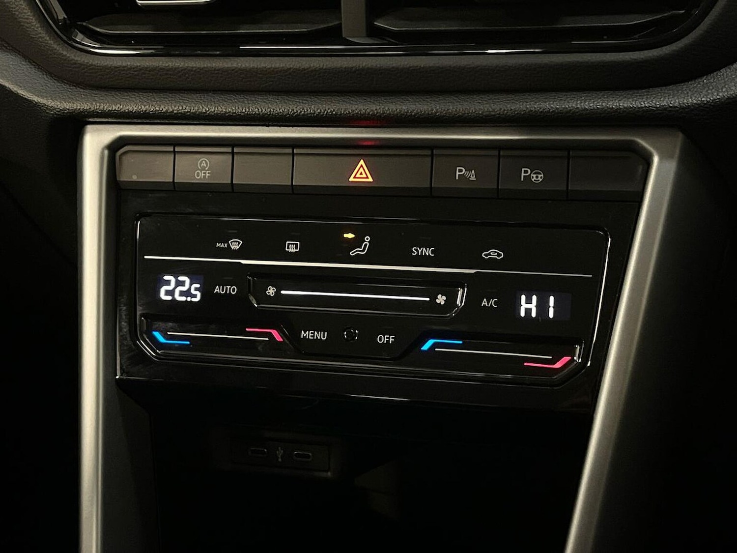 Used Volkswagen T-Roc 2022 for sale - 76638864: Photo 12