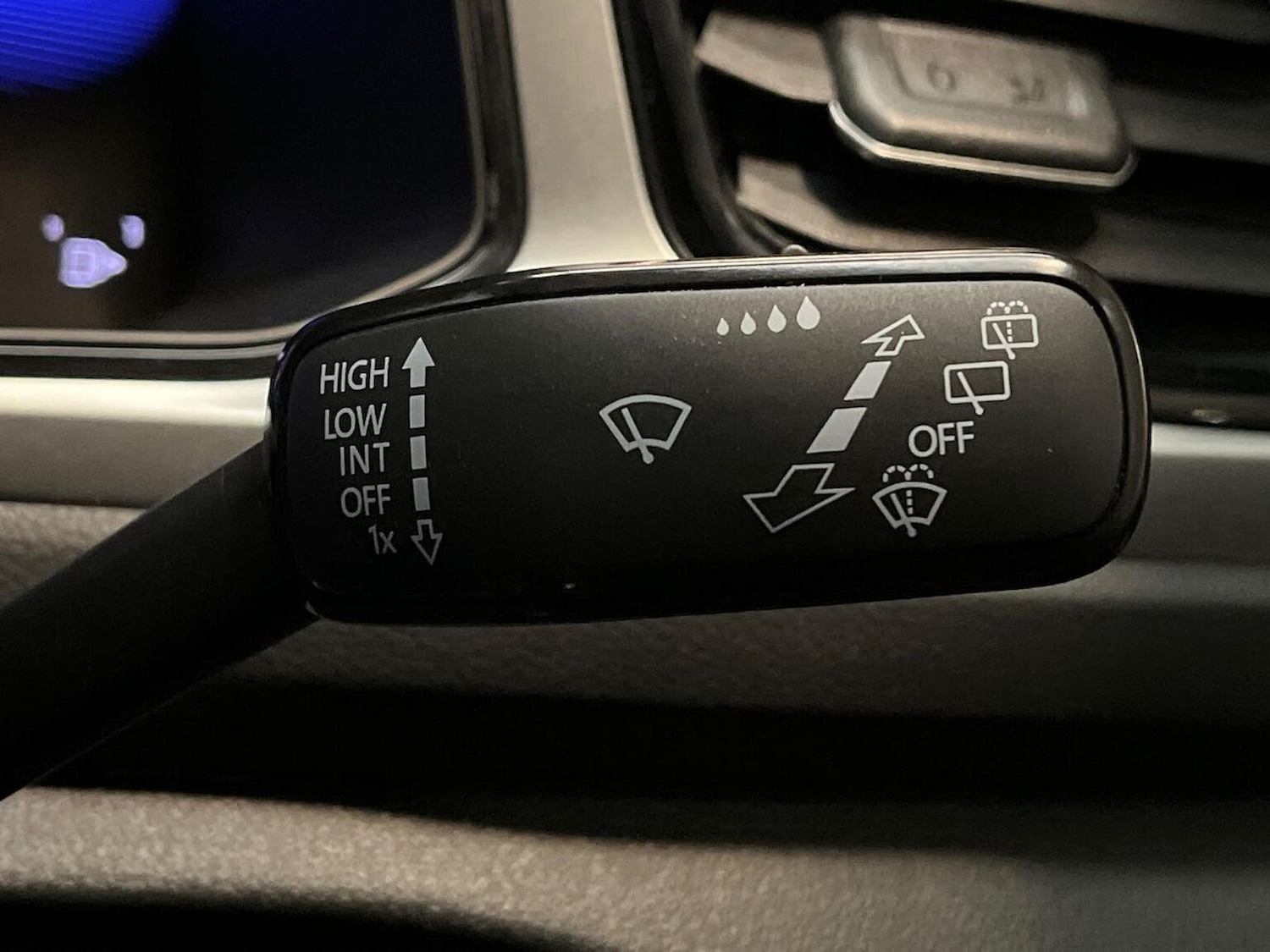 Used Volkswagen T-Roc 2022 for sale - 76638864: Photo 28