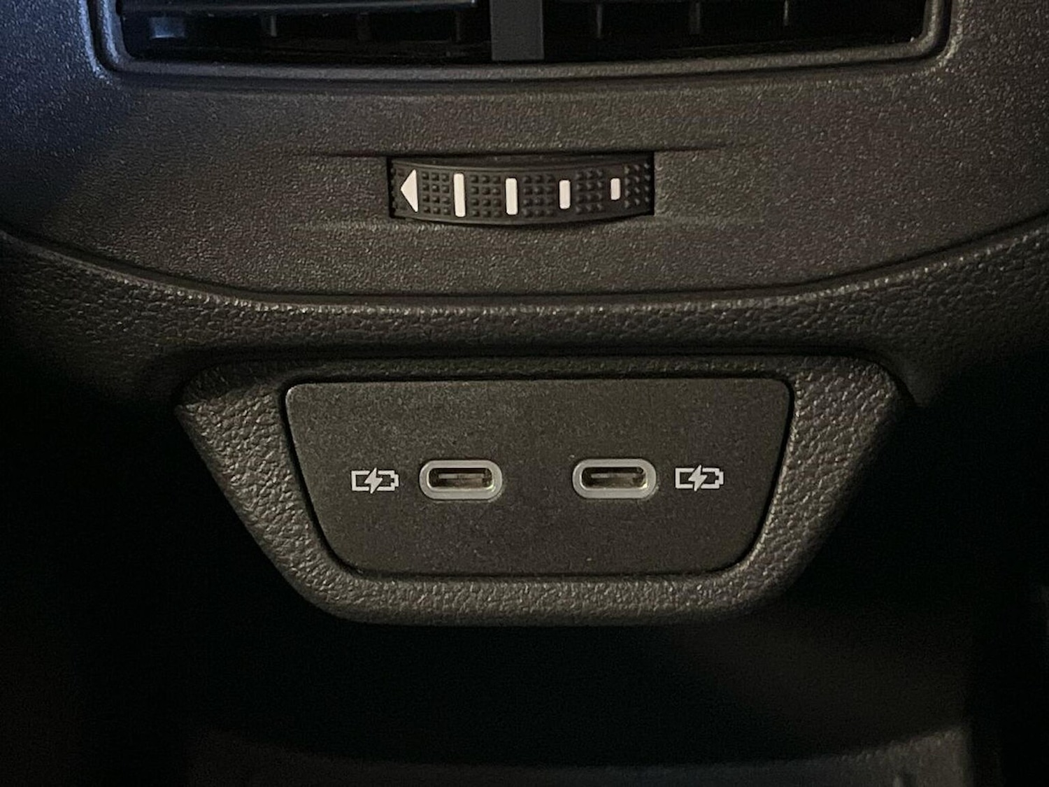 Used Volkswagen T-Roc 2022 for sale - 76638864: Photo 40