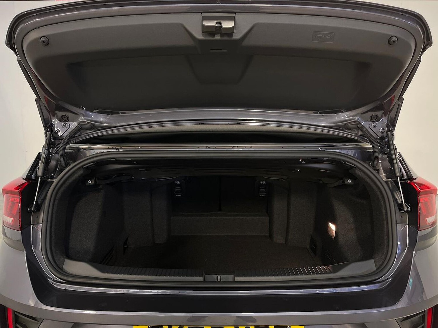 Used Volkswagen T-Roc 2025 for sale - 76164886: Photo 17