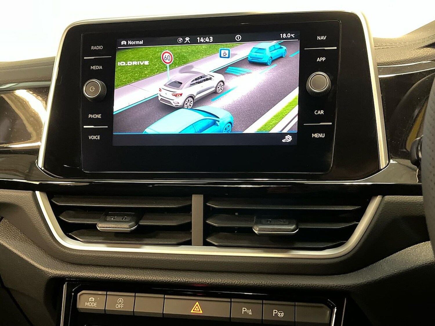 Used Volkswagen T-Roc 2025 for sale - 76164886: Photo 32