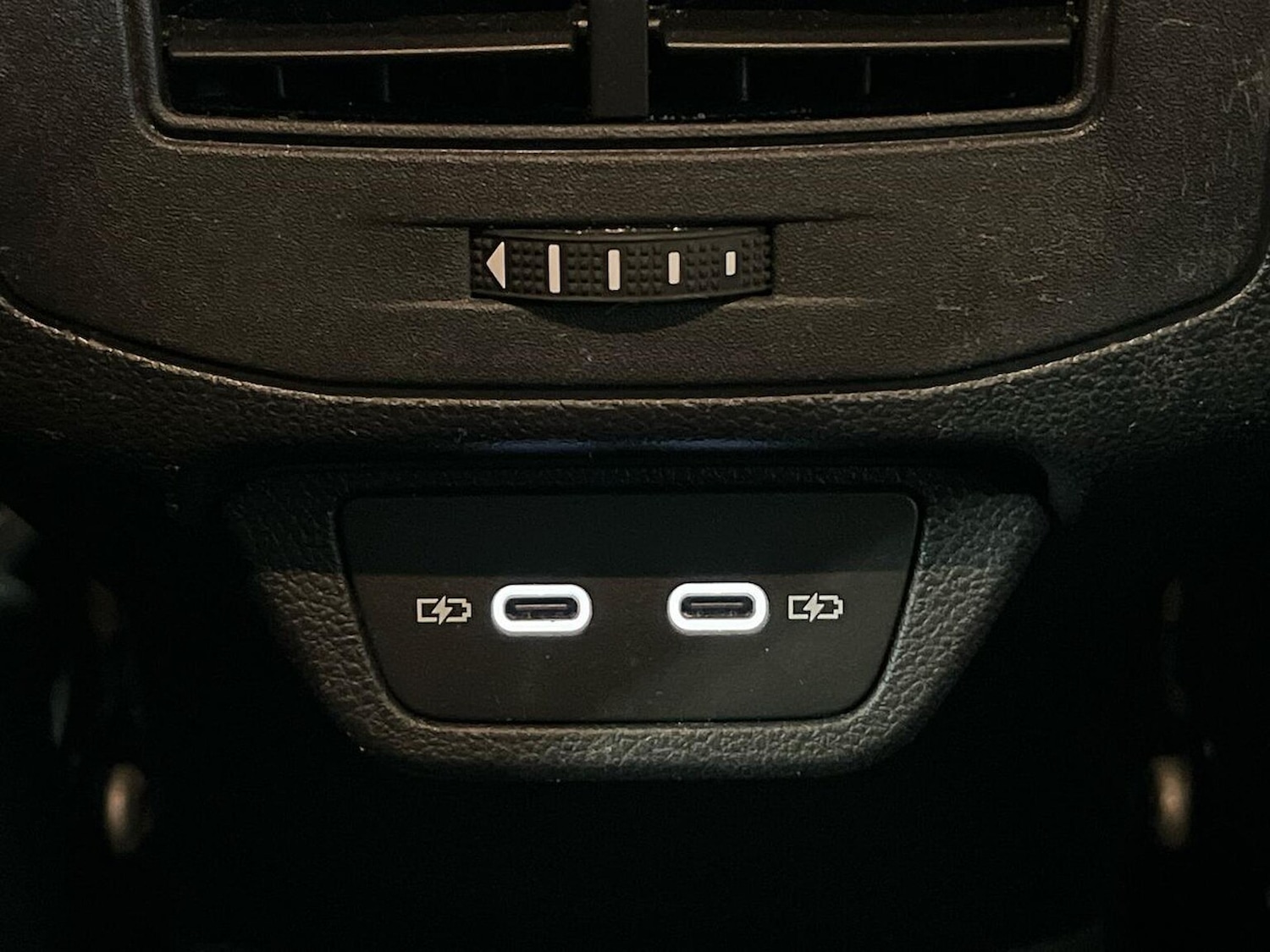 Used Volkswagen T-Roc 2024 for sale - 78064431: Photo 40