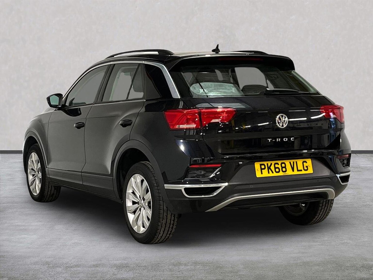 Used Volkswagen T-Roc 2018 for sale - 76713234: Photo 2