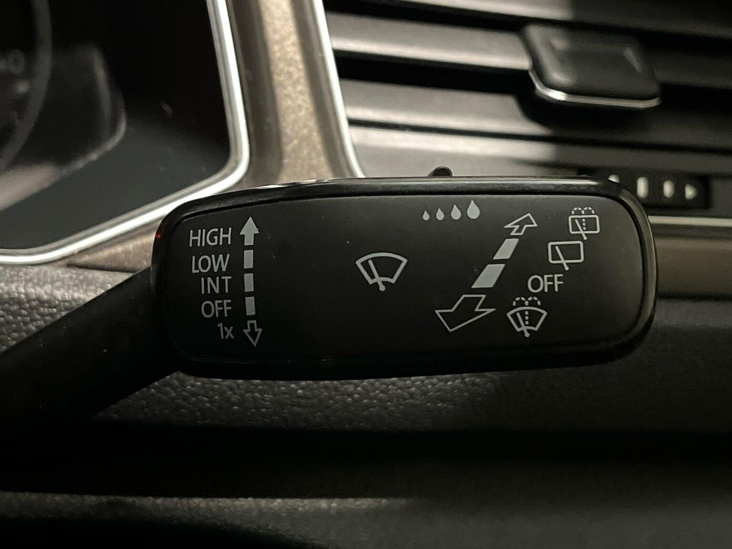 Used Volkswagen T-Roc 2018 for sale - 76713234: Photo 28