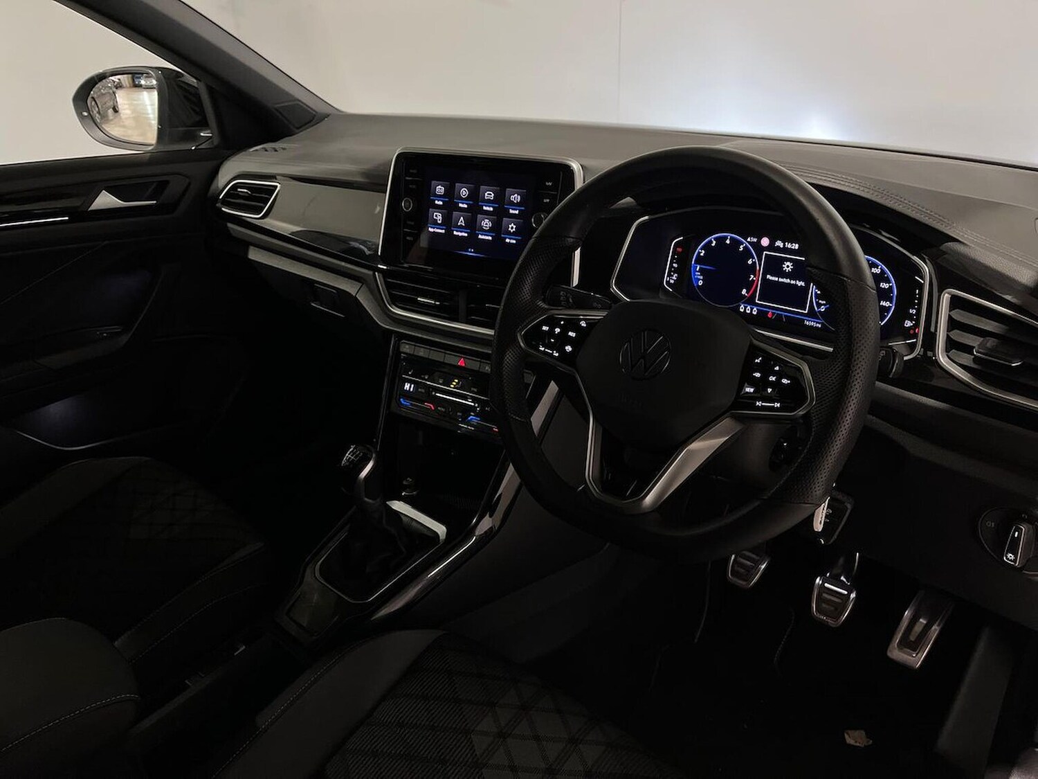 Used Volkswagen T-Roc 2023 for sale - 76706431: Photo 15