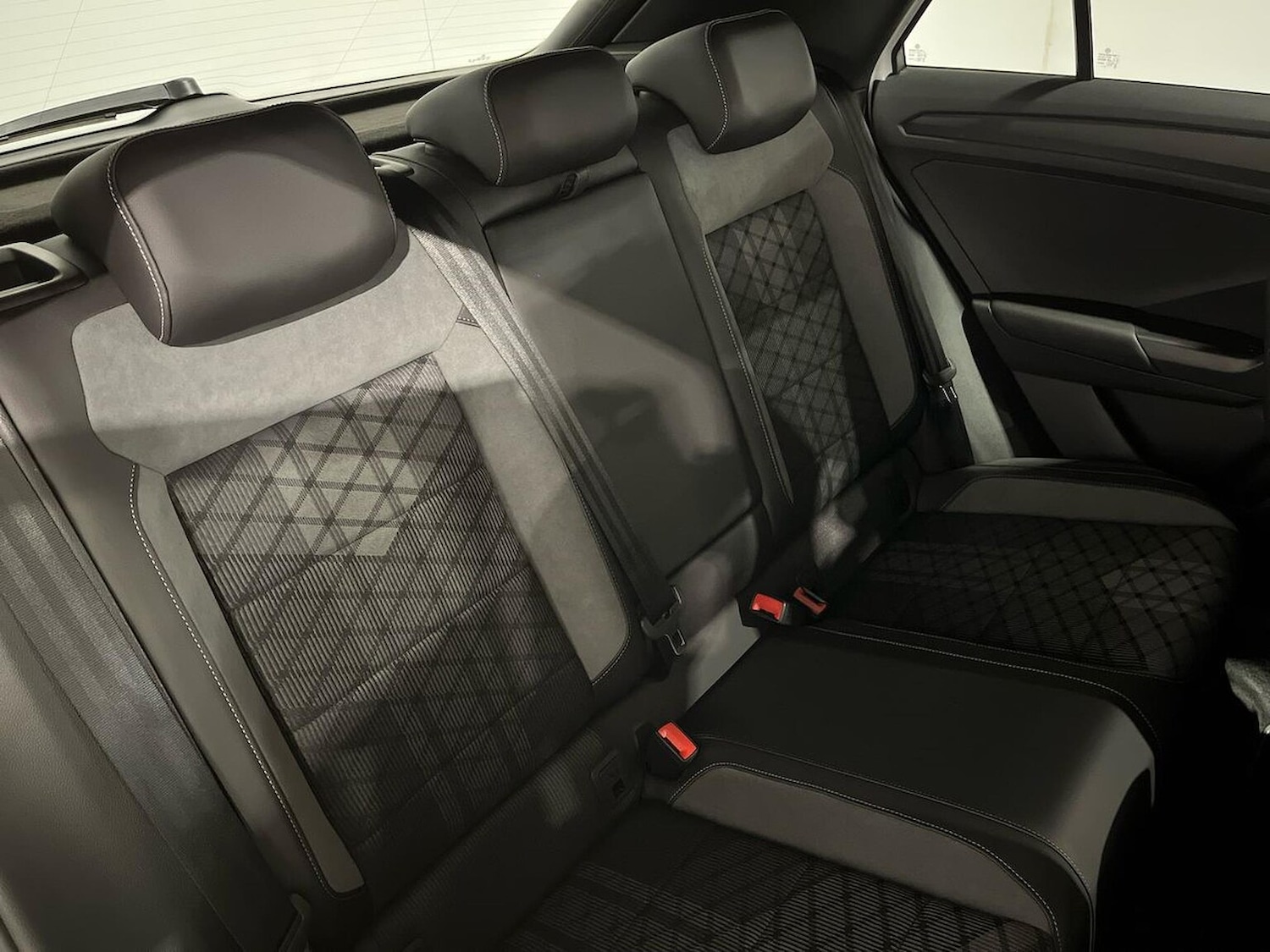 Used Volkswagen T-Roc 2023 for sale - 76706431: Photo 16