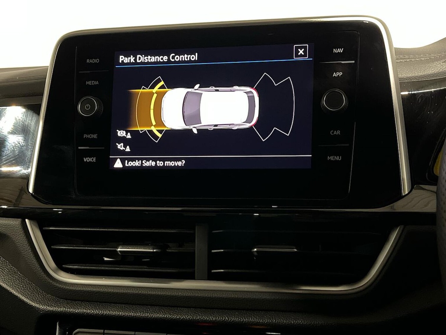 Used Volkswagen T-Roc 2023 for sale - 76706431: Photo 23