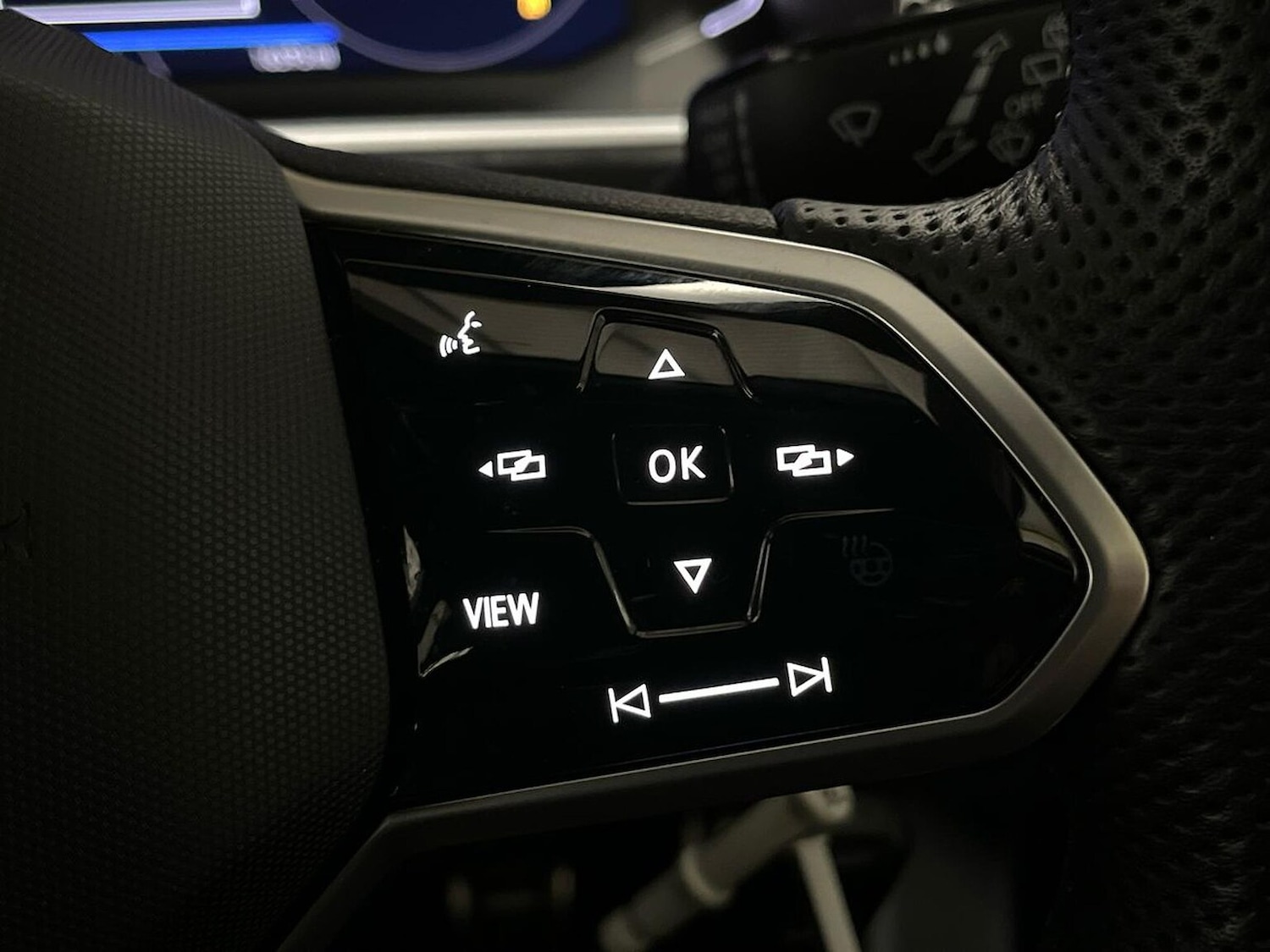 Used Volkswagen T-Roc 2023 for sale - 76706431: Photo 26