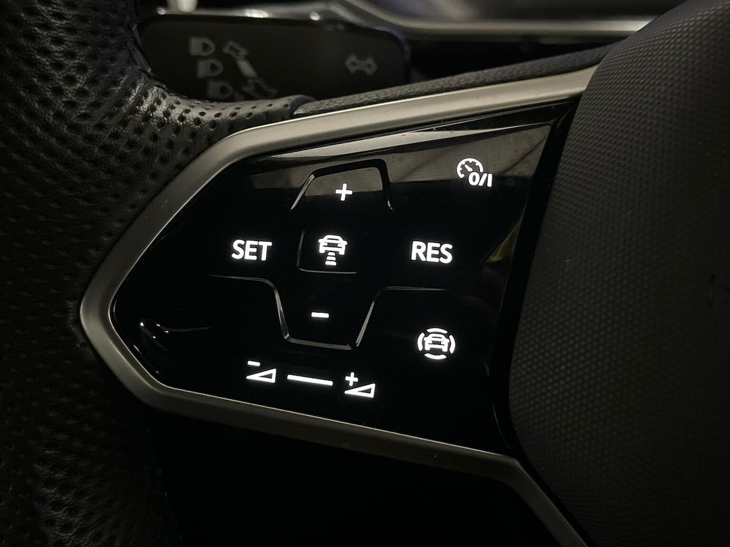 Used Volkswagen T-Roc 2023 for sale - 76706431: Photo 27