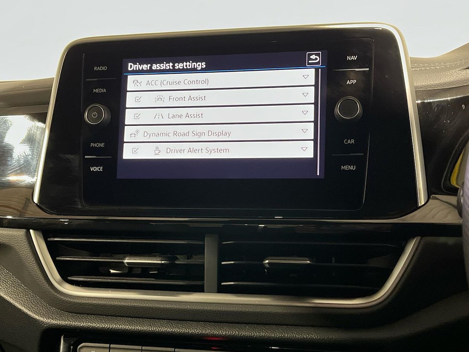 Used Volkswagen T-Roc 2023 for sale - 76706431: Photo 32