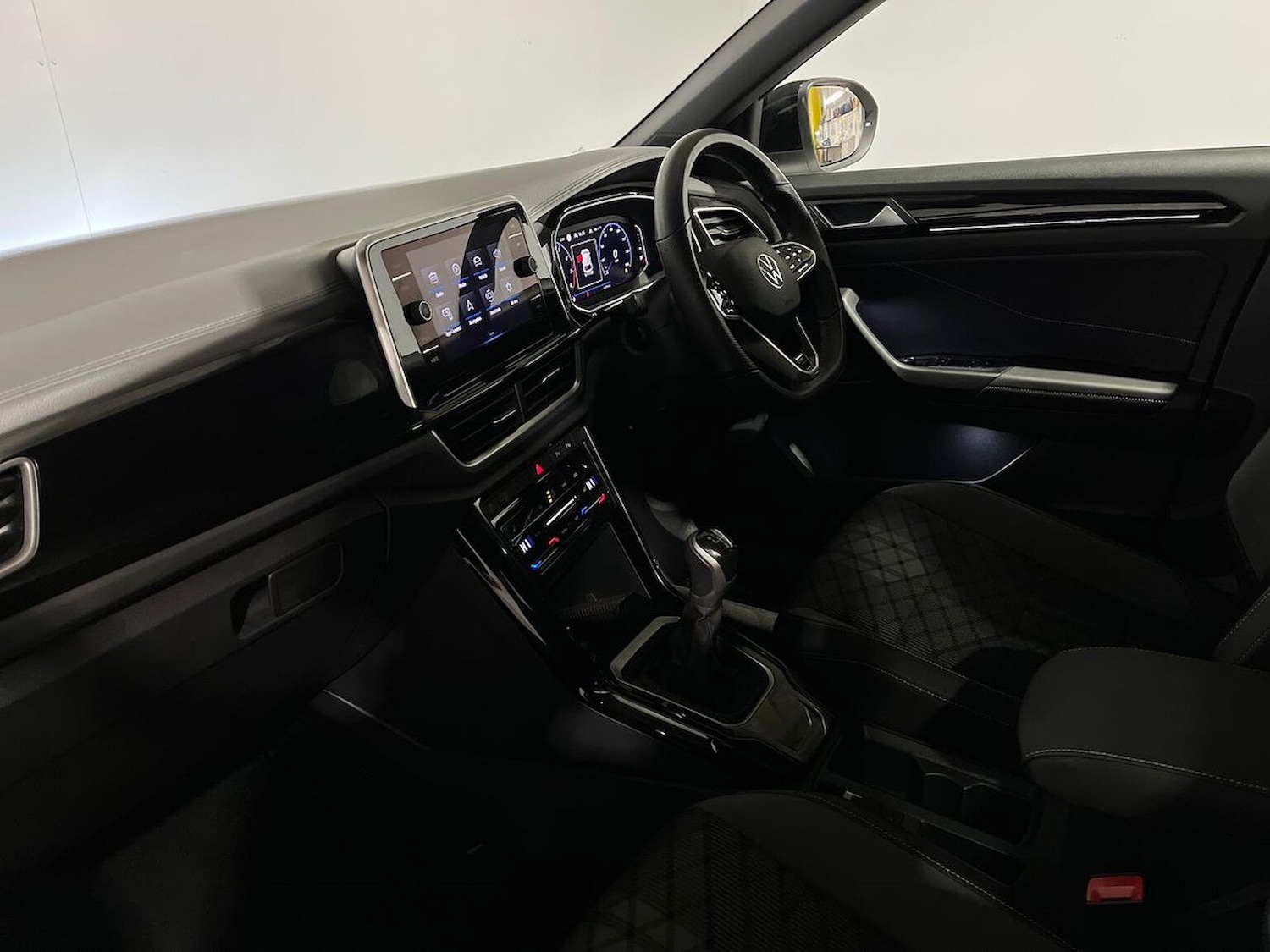 Used Volkswagen T-Roc 2023 for sale - 76706431: Photo 7