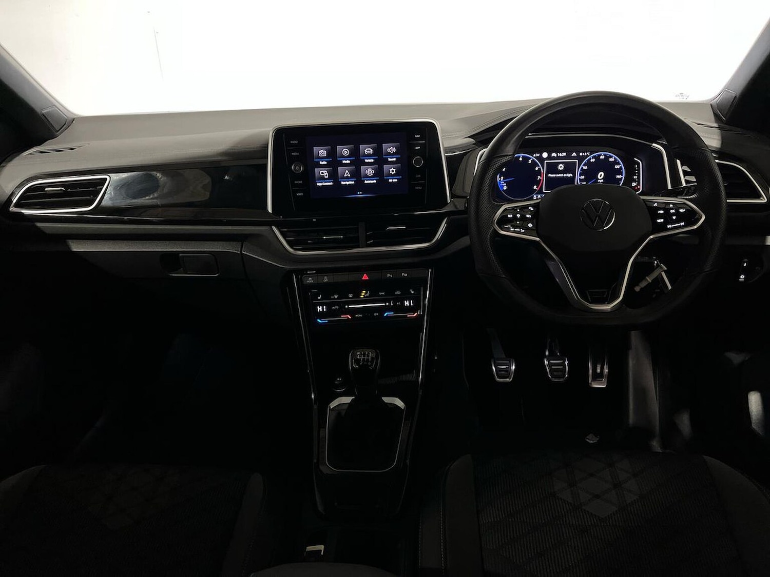 Used Volkswagen T-Roc 2023 for sale - 76706431: Photo 8