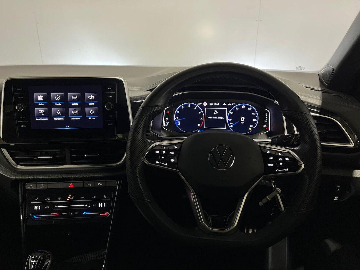 Used Volkswagen T-Roc 2023 for sale - 76706431: Photo 9