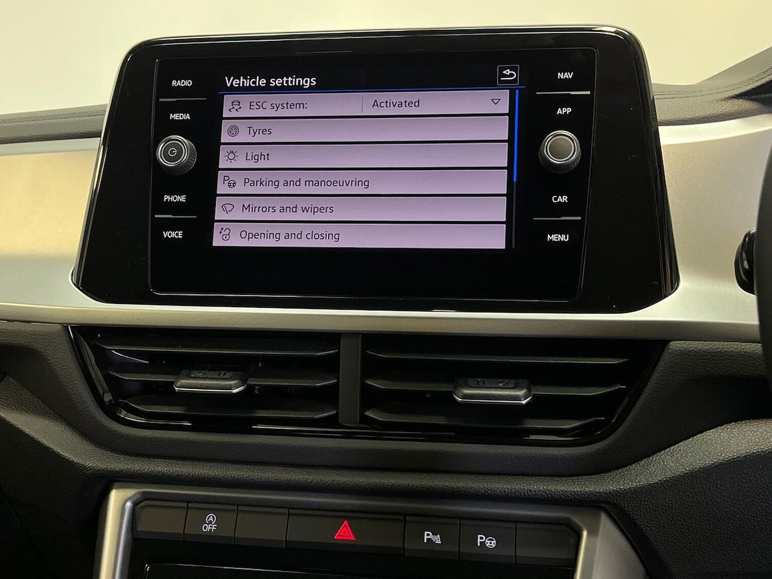 Used Volkswagen T-Roc 2025 for sale - 76885057: Photo 31