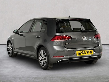 Used Volkswagen Golf 2019 for sale - 77595506: Photo