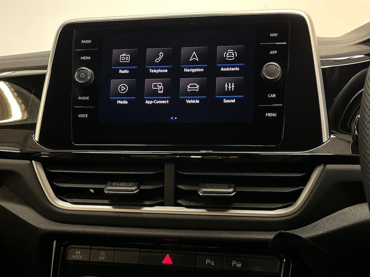 Used Volkswagen T-Roc 2025 for sale - 76407386: Photo 11