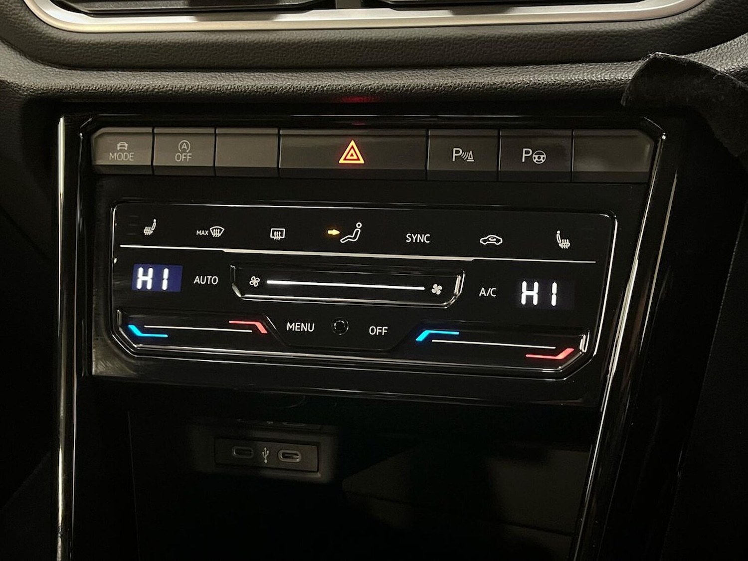 Used Volkswagen T-Roc 2025 for sale - 76407386: Photo 12