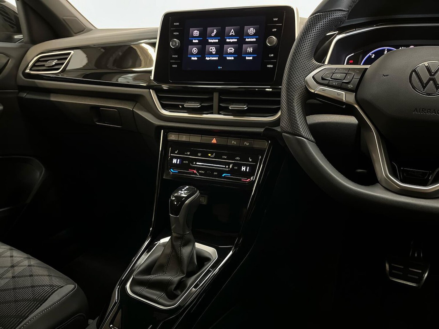 Used Volkswagen T-Roc 2025 for sale - 76407386: Photo 13