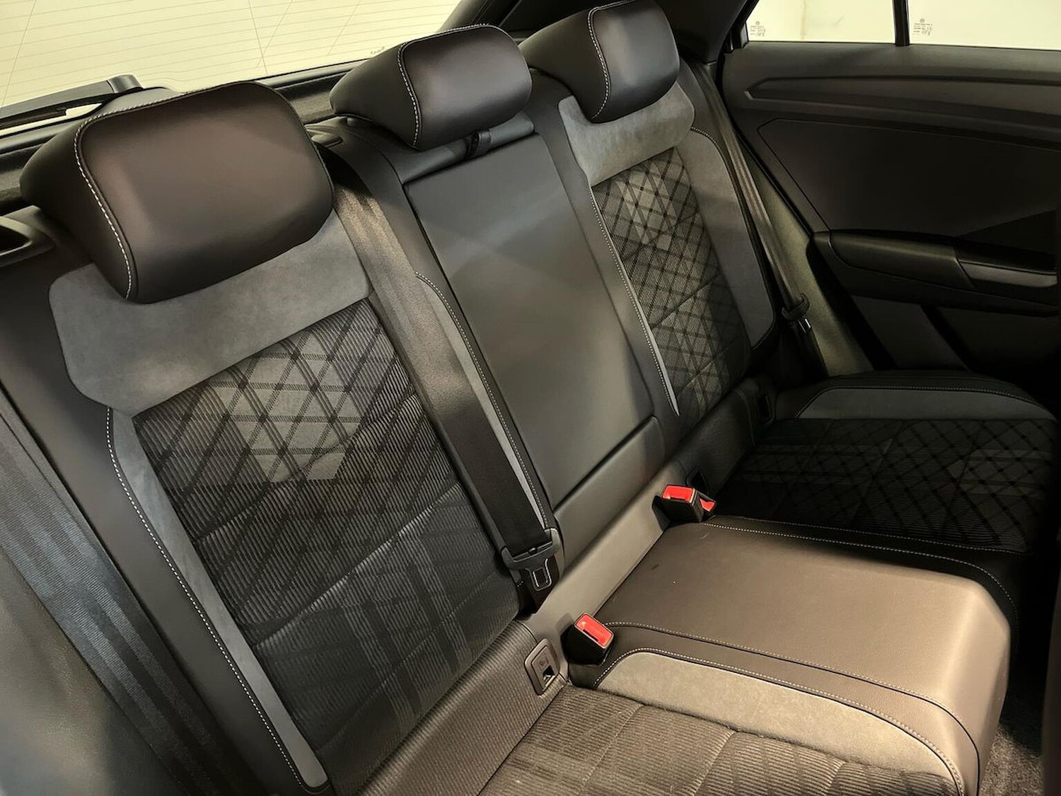 Used Volkswagen T-Roc 2025 for sale - 76407386: Photo 16