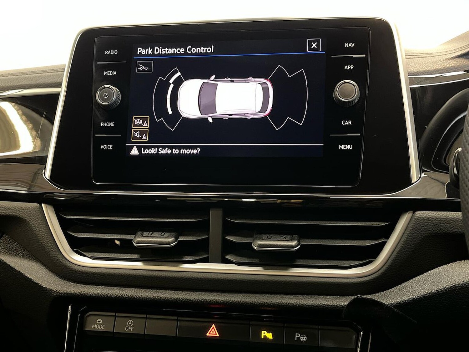 Used Volkswagen T-Roc 2025 for sale - 76407386: Photo 25