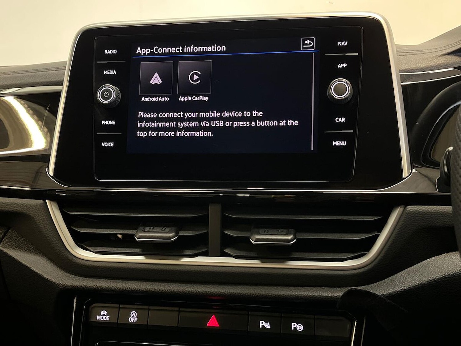 Used Volkswagen T-Roc 2025 for sale - 76407386: Photo 30