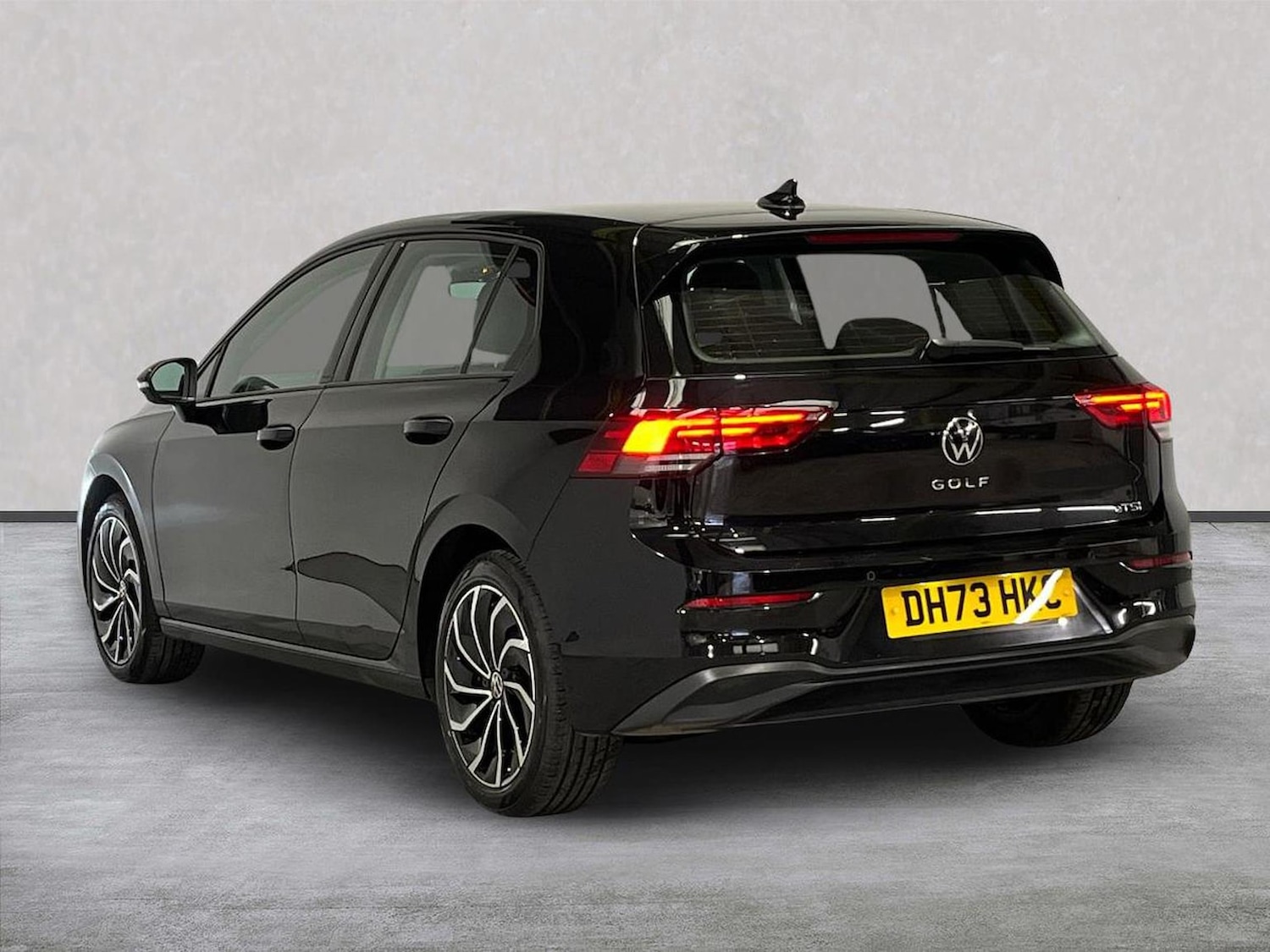 Used Volkswagen Golf 2023 for sale - 78195804: Photo 2