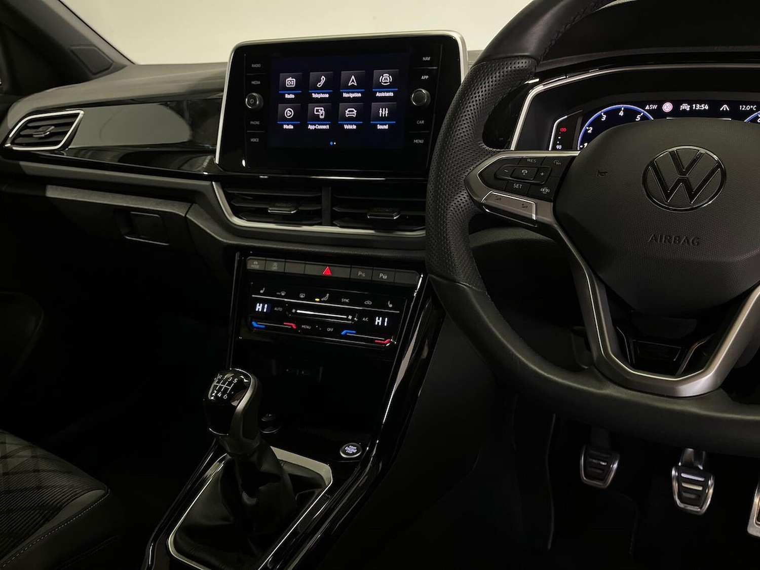 Used Volkswagen T-Roc 2025 for sale - 77056885: Photo 15