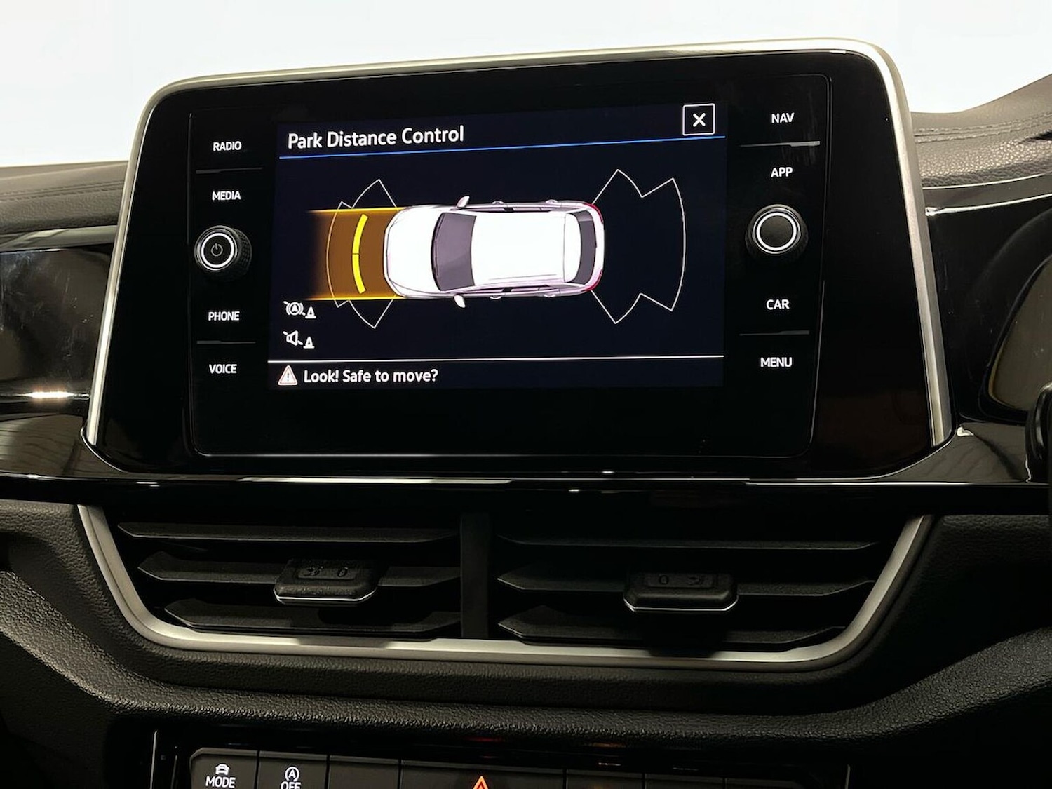 Used Volkswagen T-Roc 2025 for sale - 77056885: Photo 25