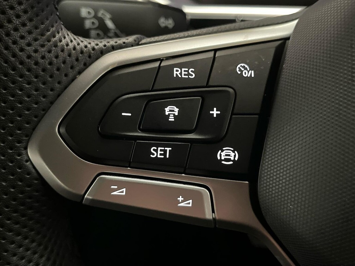 Used Volkswagen T-Roc 2025 for sale - 77056885: Photo 29