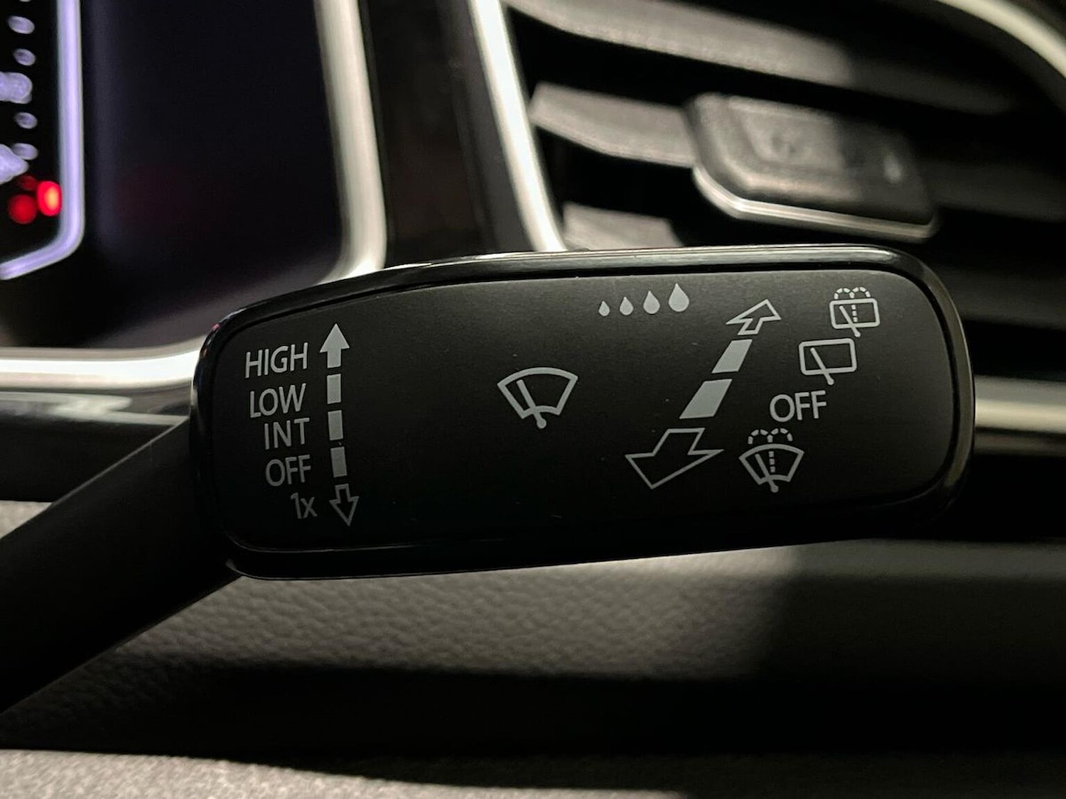 Used Volkswagen T-Roc 2025 for sale - 77056885: Photo 30