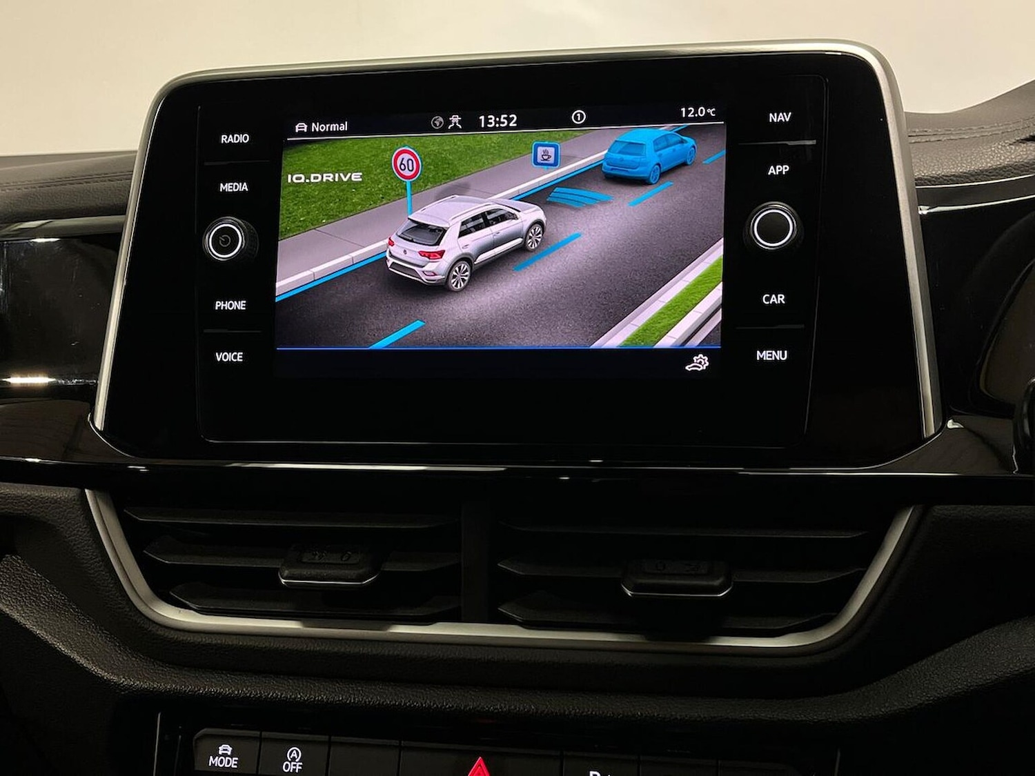 Used Volkswagen T-Roc 2025 for sale - 77056885: Photo 33