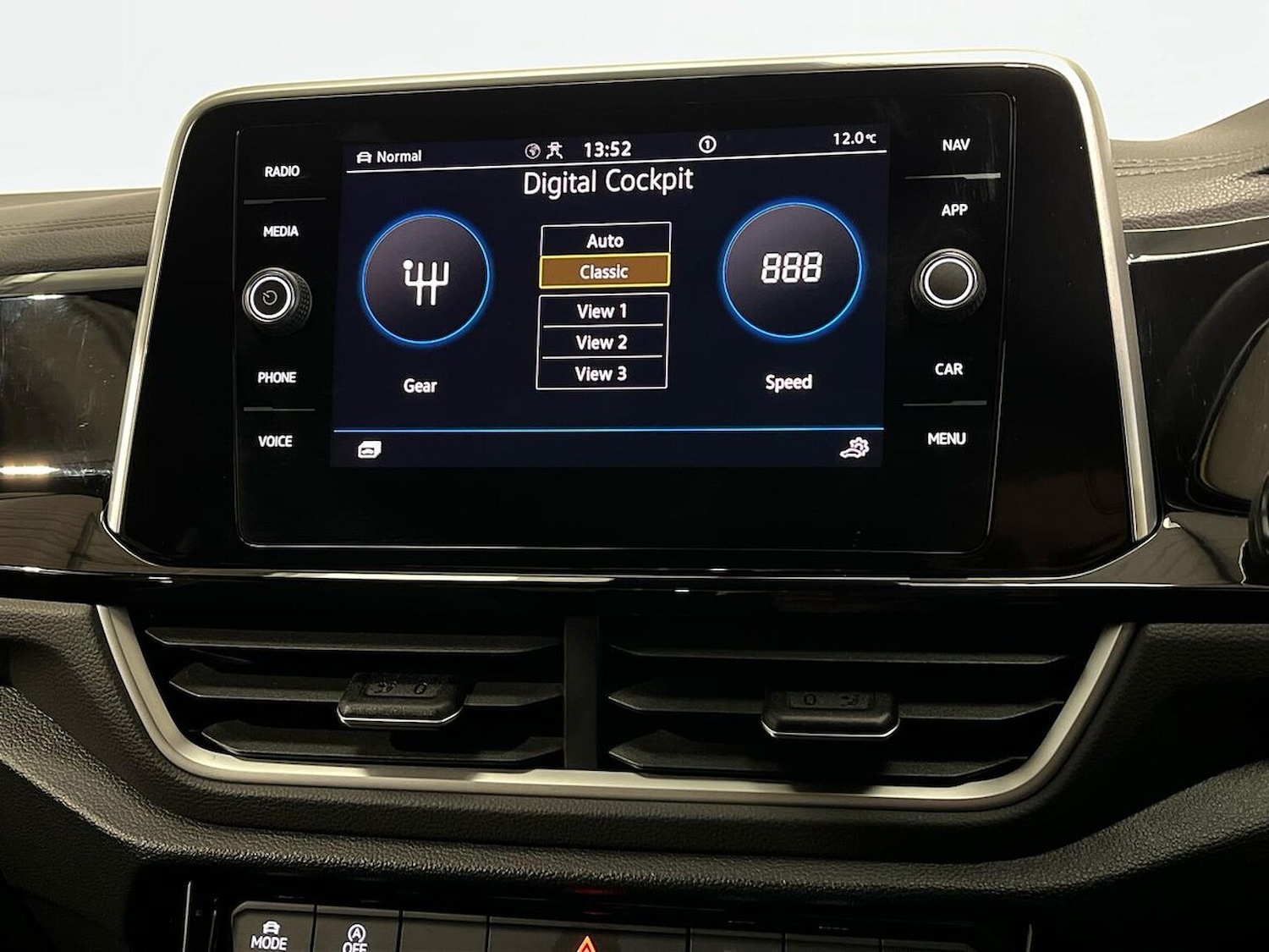 Used Volkswagen T-Roc 2025 for sale - 77056885: Photo 39