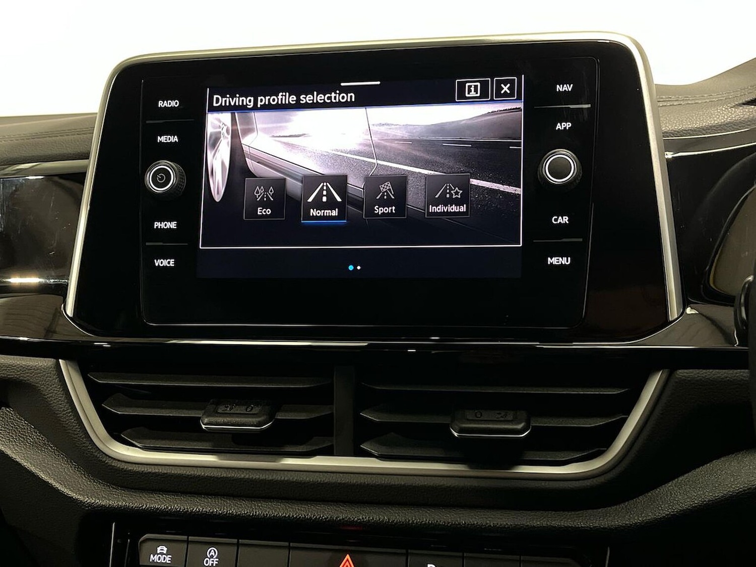 Used Volkswagen T-Roc 2025 for sale - 77056885: Photo 41