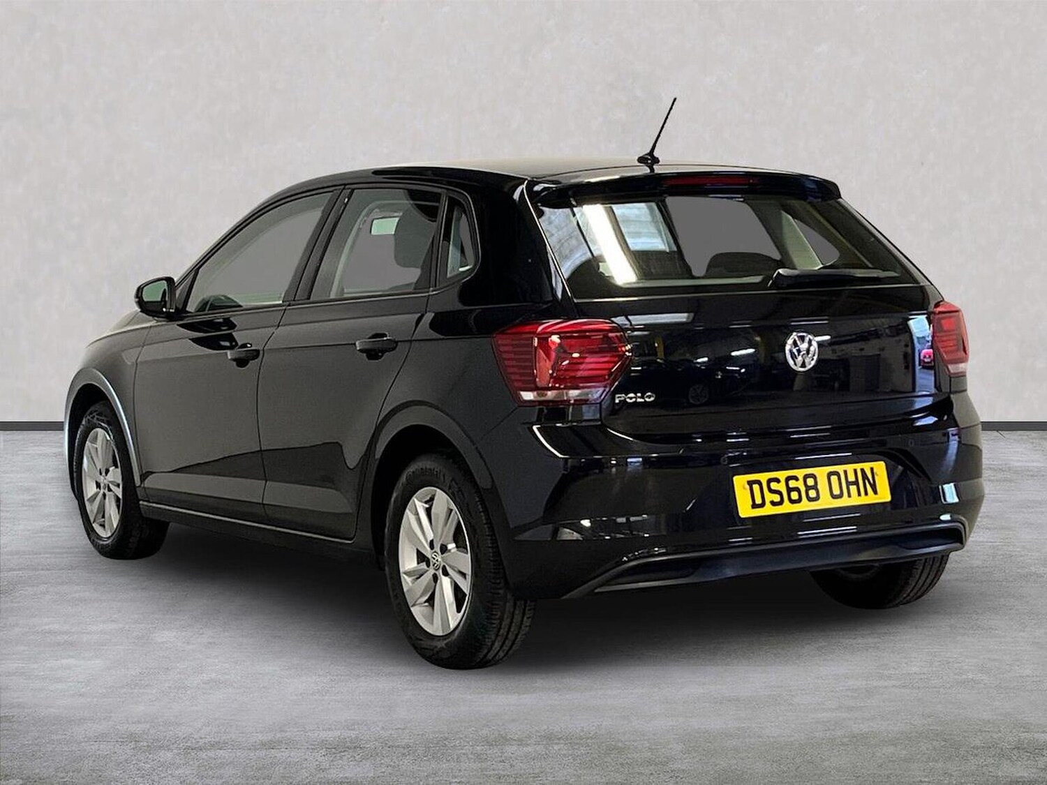 Used Volkswagen Polo 2018 for sale - 76300740: Photo 2