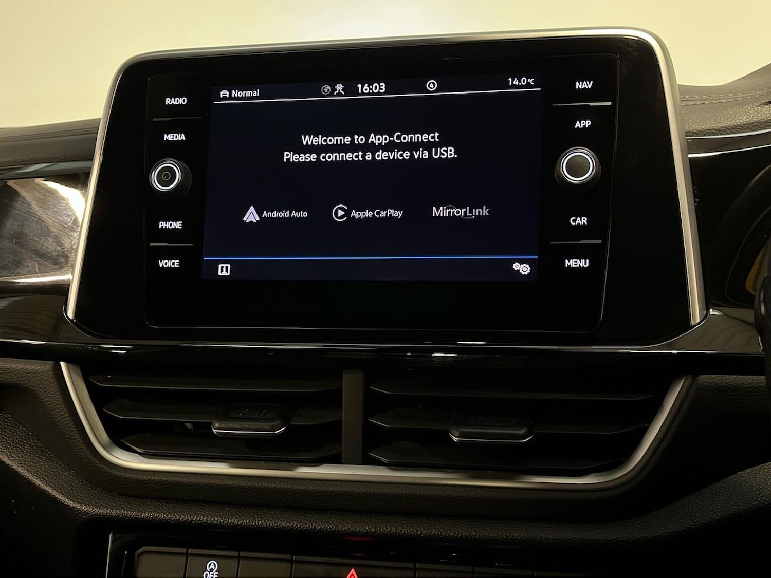 Used Volkswagen T-Roc 2022 for sale - 76418215: Photo 25