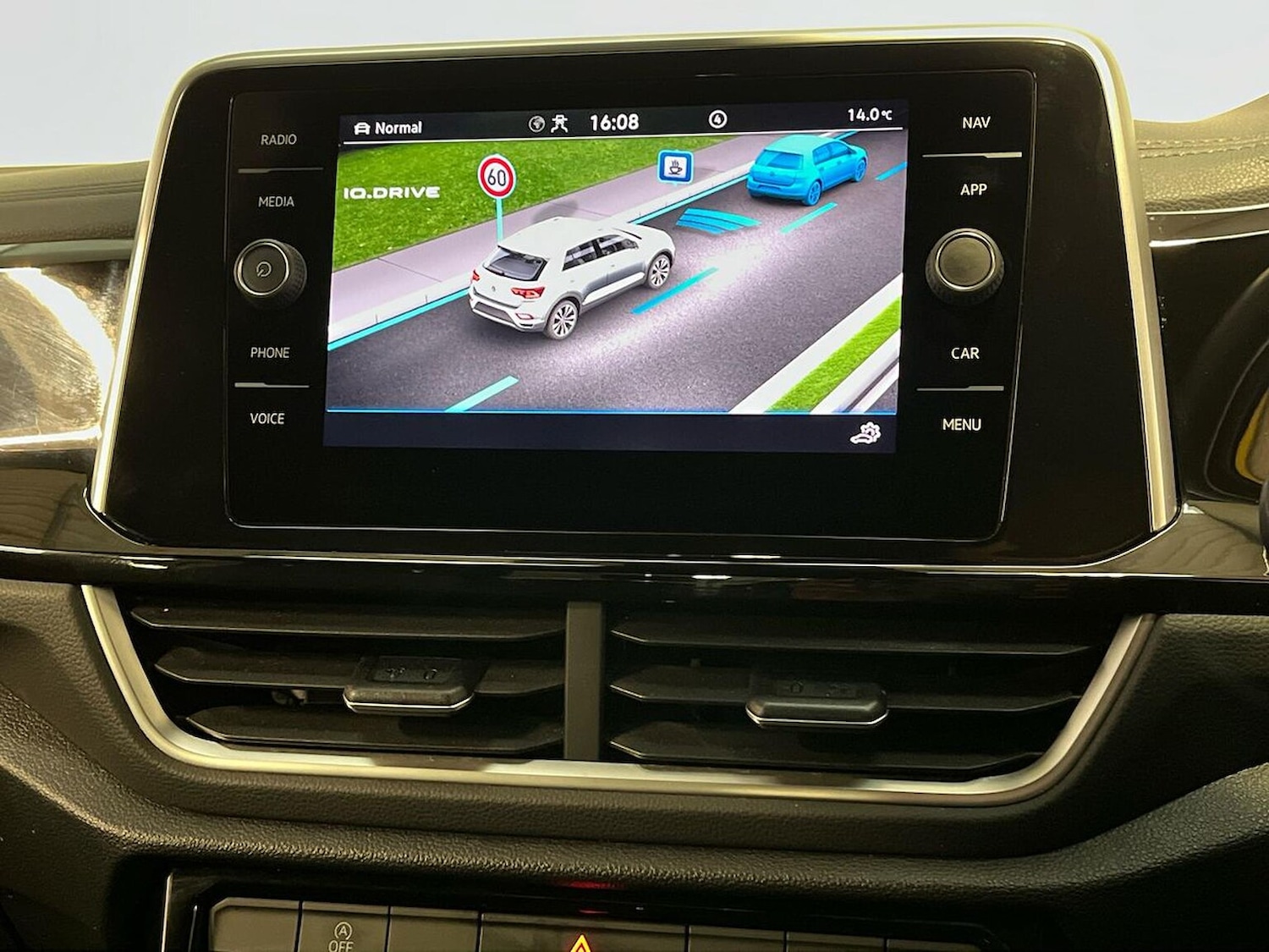 Used Volkswagen T-Roc 2022 for sale - 76418215: Photo 31