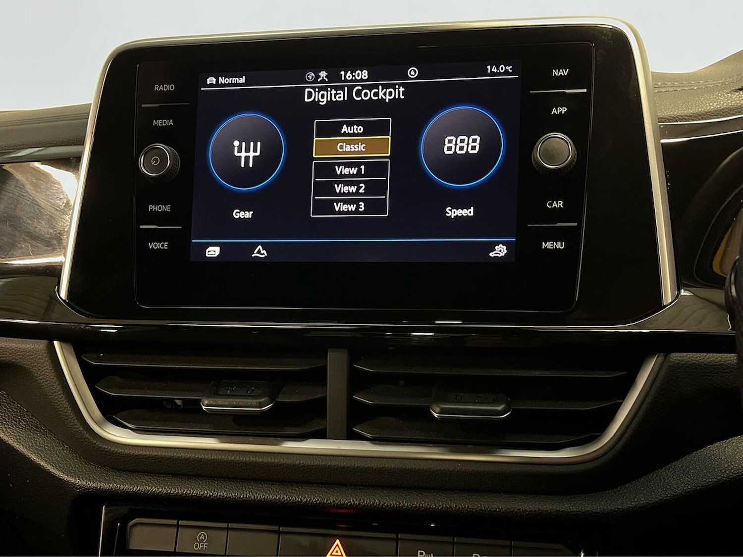 Used Volkswagen T-Roc 2022 for sale - 76418215: Photo 37