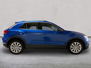 Used Volkswagen T-Roc 2018 for sale - 76637743: Photo