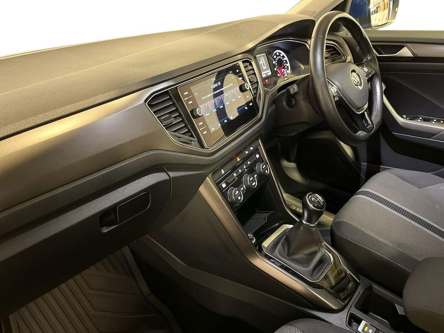 Used Volkswagen T-Roc 2018 for sale - 76637743: Photo 7