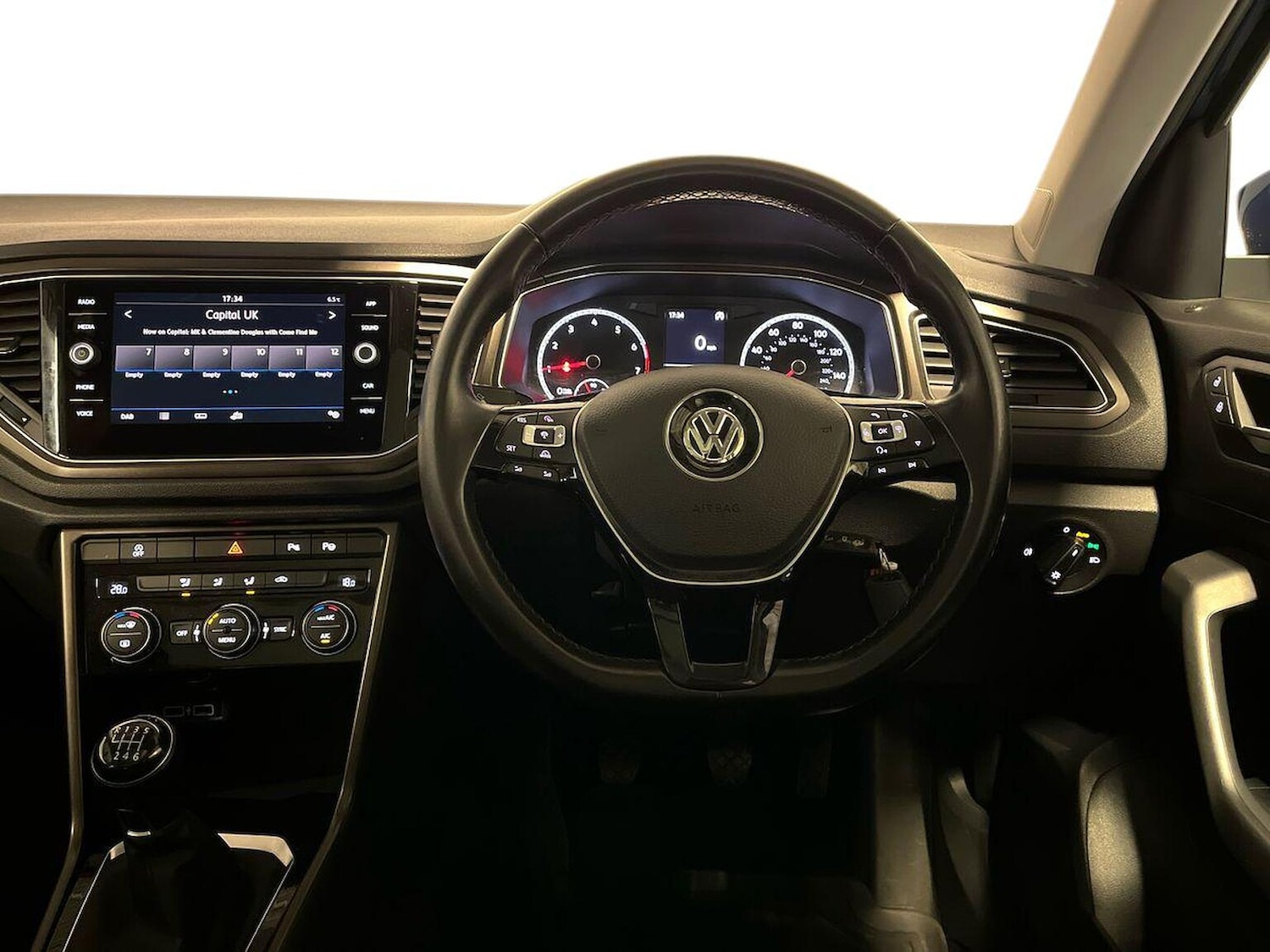 Used Volkswagen T-Roc 2018 for sale - 76637743: Photo 9