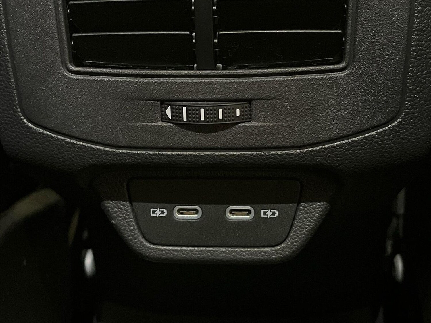 Used Volkswagen T-Roc 2022 for sale - 76565498: Photo 30