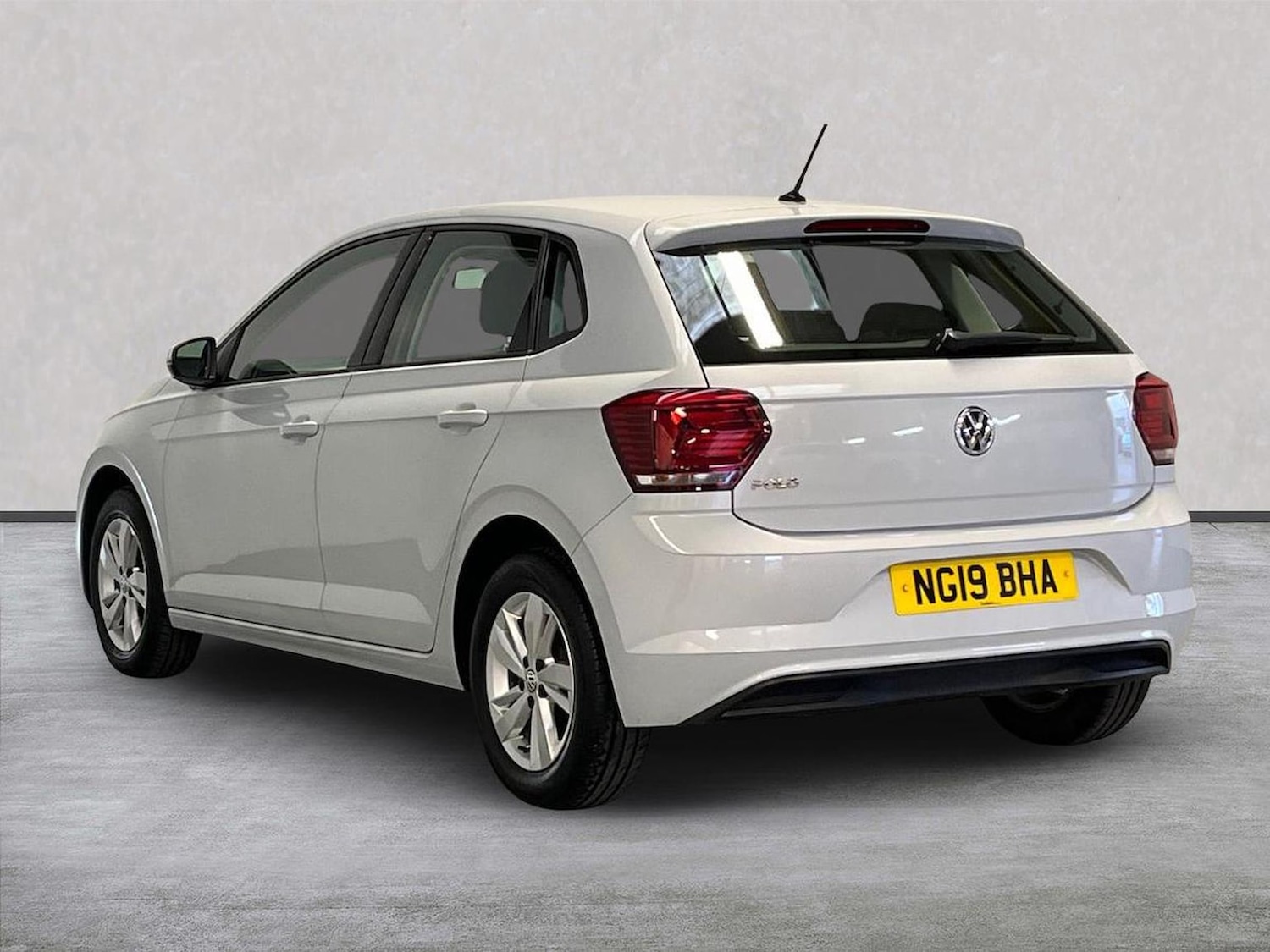 Used Volkswagen Polo 2019 for sale - 76305366: Photo 2