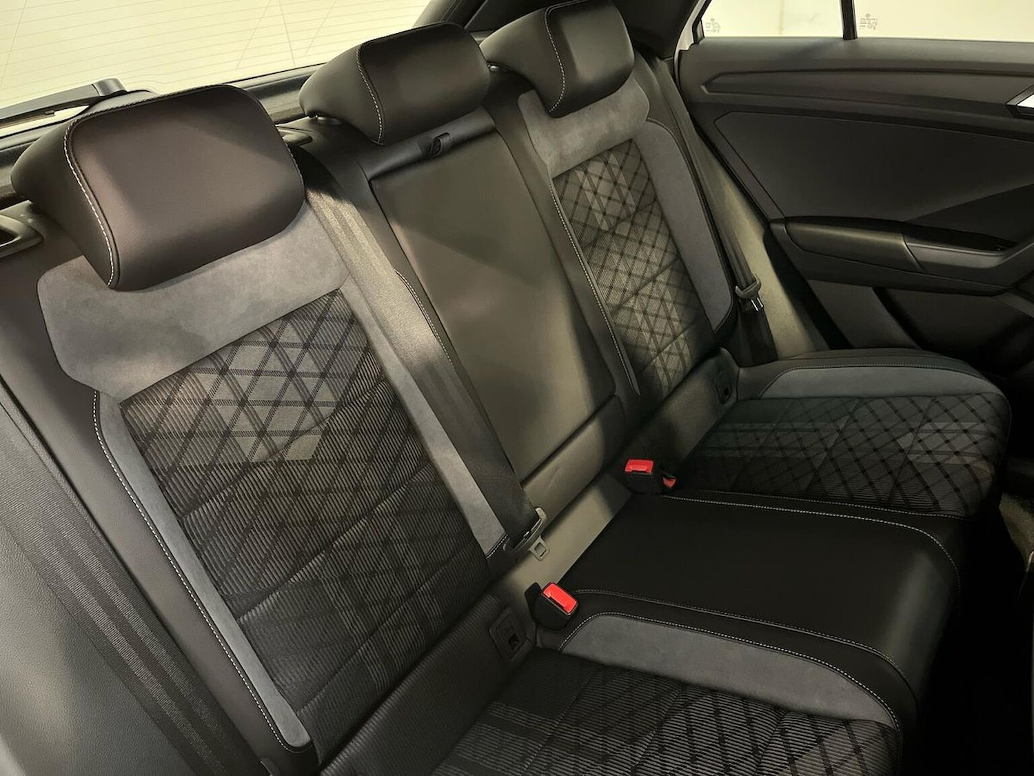 Used Volkswagen T-Roc 2025 for sale - 76643576: Photo 16