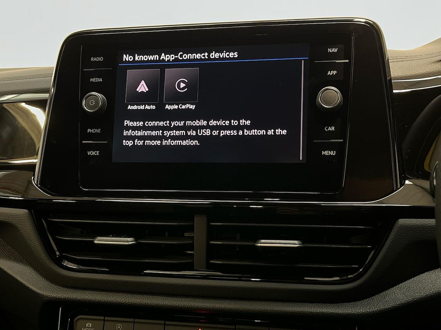 Used Volkswagen T-Roc 2025 for sale - 76643576: Photo 32